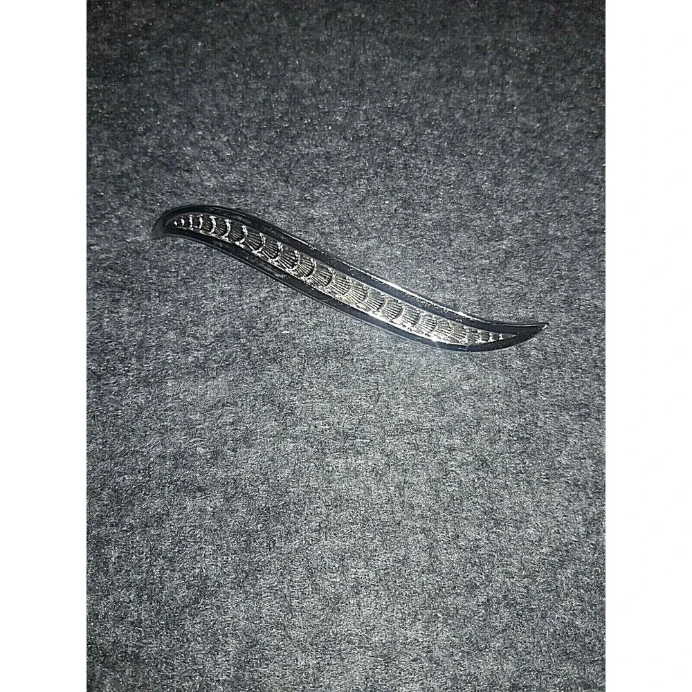 MONET Signed Textured Sliver Long Leaf Brooch Pin .25